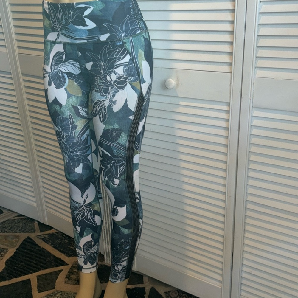Athleta HIGH RISE TROPICAL MESH CHATURANGA™ 7/8 TIGHT size S - Picture 4 of 7